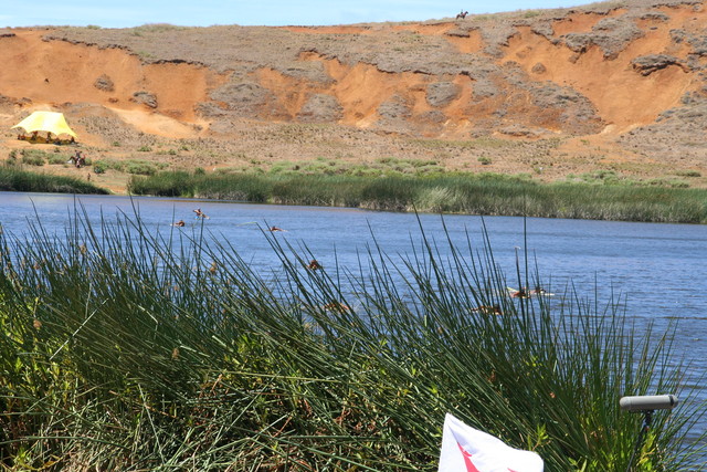 019. Daarna overpeddelen met een totora