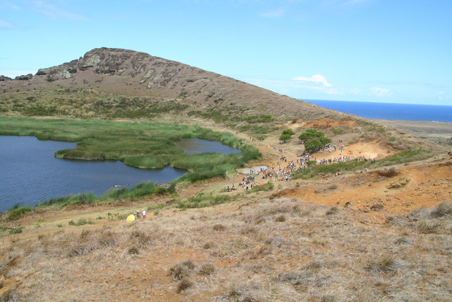 023. Rano Raraku, het kratermeer