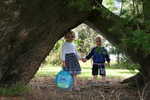 039. Broer en zus op stap