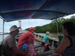 010. Langstaartbootje over de rivier
