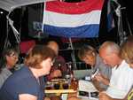 Verjaardagsfeestje met familie foto's en speciale vlag