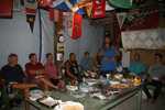 010. James opent de pot-luck