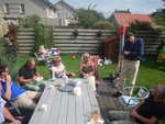 011. Familie viert mee