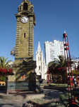 19. Big Ben, daarachter Kath.kerk