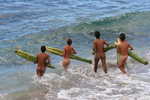 044. Tapati 7e dag, surfen met de totora